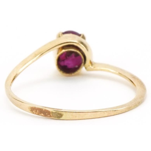 3087 - Unmarked gold cabochon ruby ring, size J, 1.1g