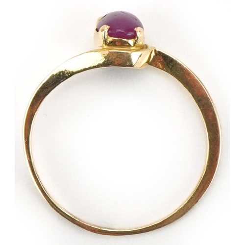 3087 - Unmarked gold cabochon ruby ring, size J, 1.1g