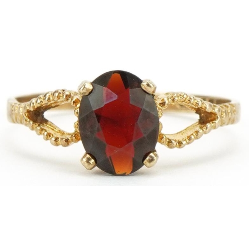 3219 - 9ct gold garnet solitaire ring with split shoulders, size P, 1.6g