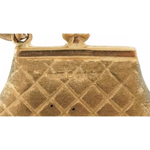 3230 - 9ct gold charm in the form of a clutch bag, 1.7cm wide, 1.0g