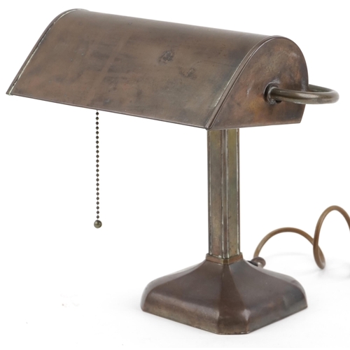 2165 - Vintage brass banker's lamp, 27cm high