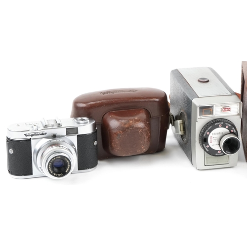 1563 - Vintage and later cameras and lenses including Voigtländer Vito B, Kodak Brownie movie camera, Solig... 