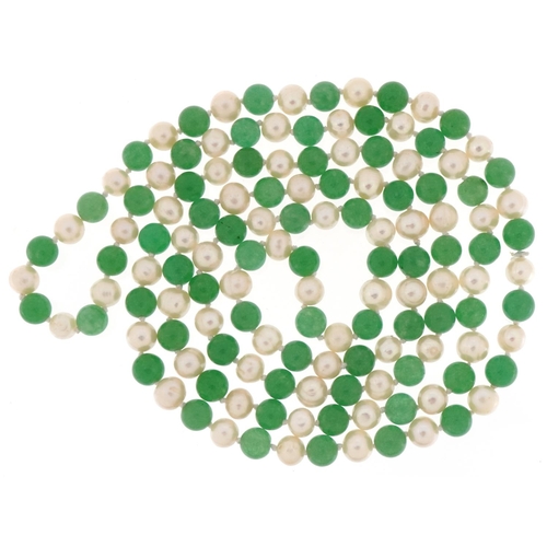 3255 - Chinese green jade and freshwater pearl necklace, 120cm in length, 103.5g