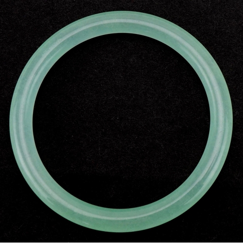 3191 - Chinese green jade bangle, 8cm in diameter, 31.0g