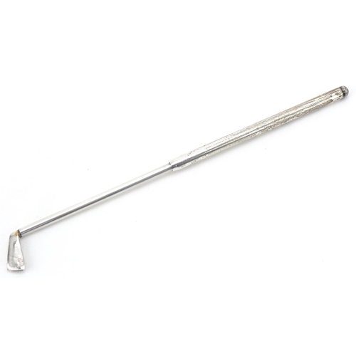 1270 - Novelty silver cocktail stirrer in the form of a golf club, 12cm in length, 6.0g