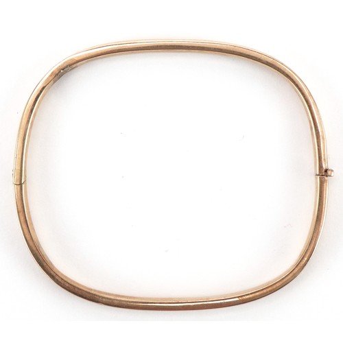 3044 - 9ct gold hinged bangle, 6.5cm wide, 6.5g