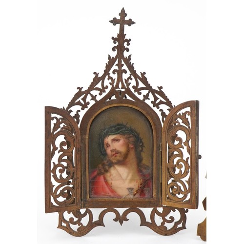 1385 - Hand painted porcelain plaque of Christ mounted in a brass easel frame together with a porcelain pla... 