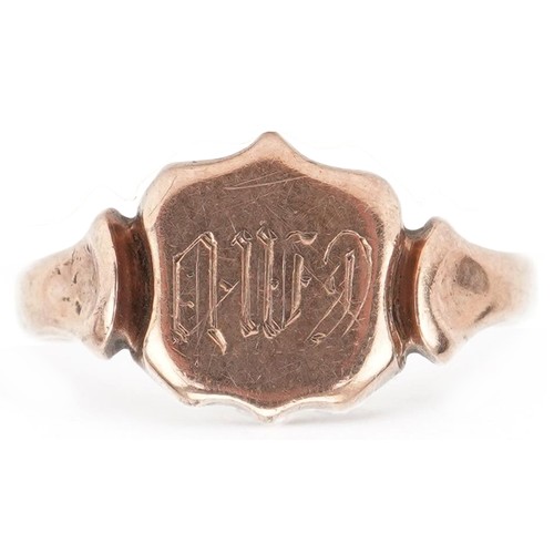 3320 - 9ct rose gold signet ring in the form of a shield, size M, 2.9g