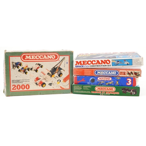 2051 - Five vintage Meccano construction sets with boxes comprising numbers 085042, 09531, 085040, 085050 a... 