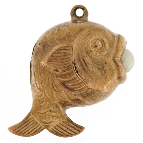 3195 - 9ct gold charm in the form of a fish with a pearl, 2.3cm high, 2.0g