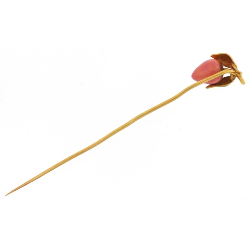 3447 - Antique unmarked gold and enamel stickpin in the form of a strawberry on a vine, 7cm in length, 2.4g