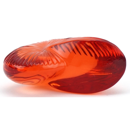 18 - Baccarat amber glass paperweight in the form of a shell, 6cm in length