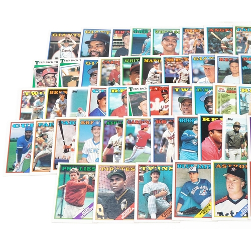 2410 - Collection of vintage Topps baseball trade cards