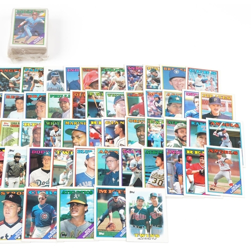 2410 - Collection of vintage Topps baseball trade cards