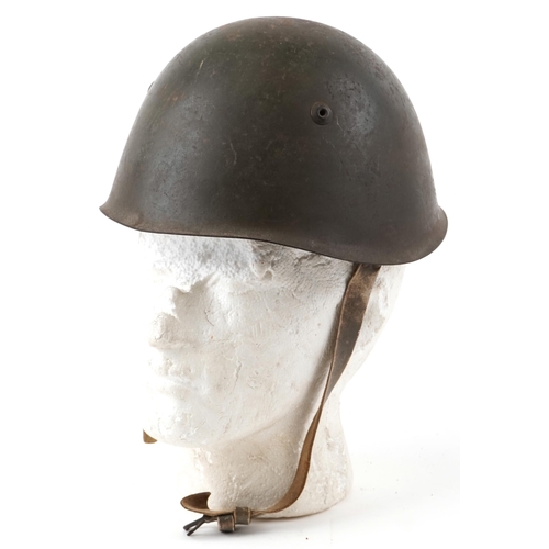 2642 - Italian military army combat helmet with lining and chin strap