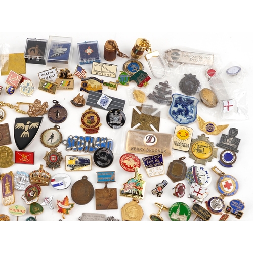 1214 - Large collection of vintage and later badges, mostly enamelled including Butlin's