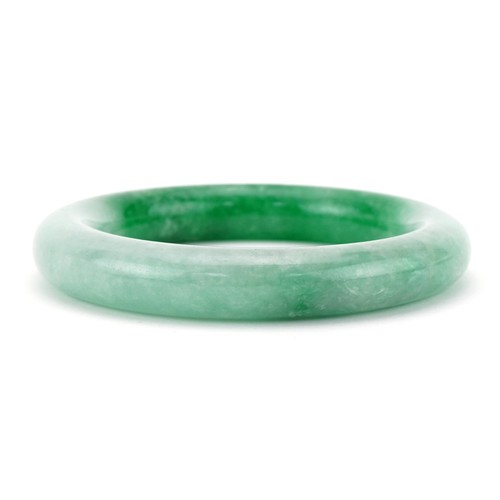 3216A - Chinese green jade bangle, 8cm in diameter, 76.8g