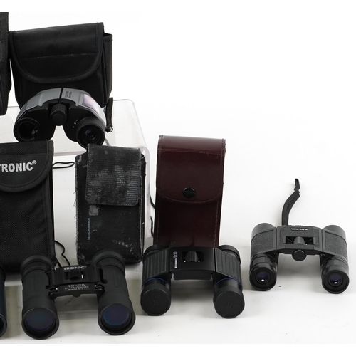 1472 - Seven pairs of binoculars with cases including Navilux 8 x 42, Minolta 8 x 22 and Tronic 10 x 25