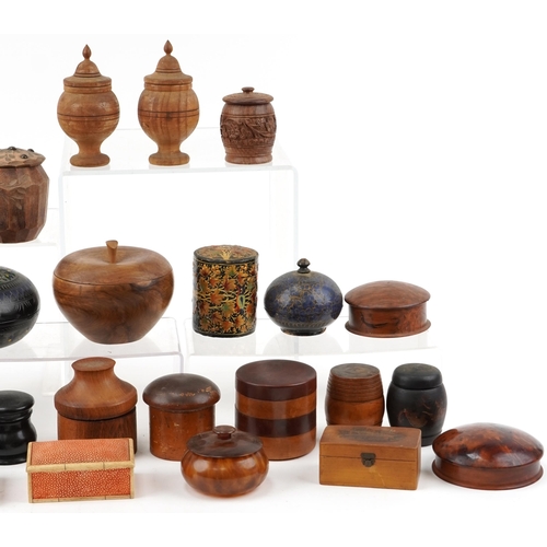 1131 - Small collection of mainly circular turned wooden boxes