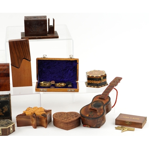 1127 - Small collection of novelty carved wooden cigarette dispensers, boxes and a chess set