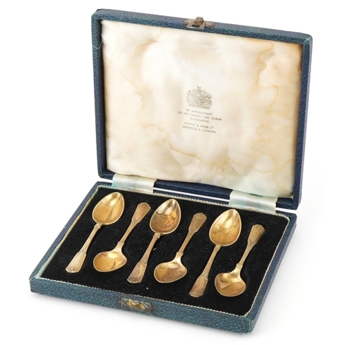 446 - Mappin & Webb, set of six Elizabeth II silver gilt teaspoons housed in a velvet and silk lined fitte... 