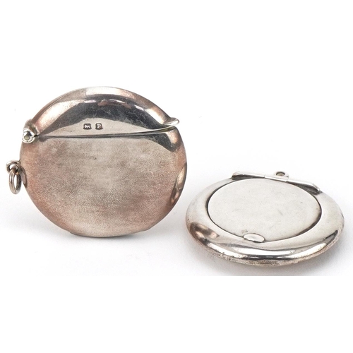 439 - Circular silver vesta and compact, the largest 4.2cm in diameter, total 32.0g