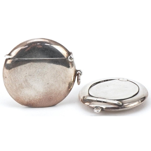 439 - Circular silver vesta and compact, the largest 4.2cm in diameter, total 32.0g