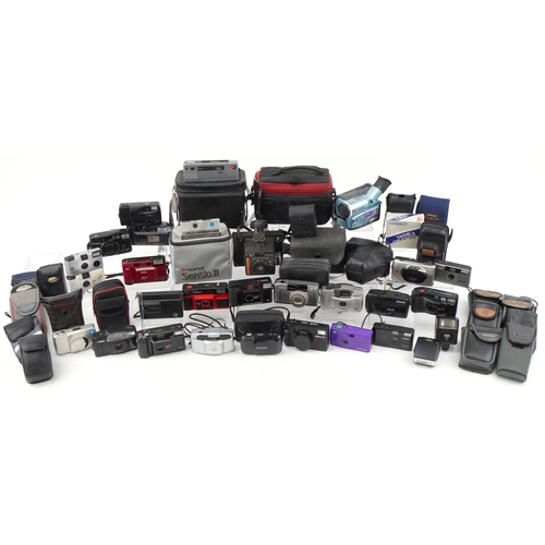 1486 - Collection of vintage cameras including Kodak, Minolta, Canon and Yashica