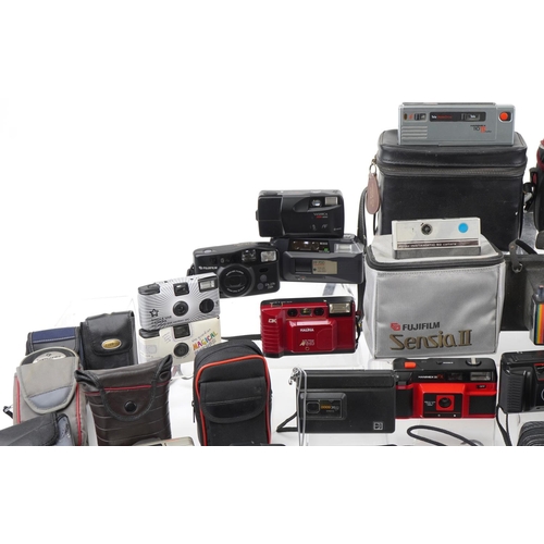 1486 - Collection of vintage cameras including Kodak, Minolta, Canon and Yashica