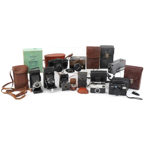 1485 - Vintage cameras including Kodak Instamatic M2, Kodak and Photax