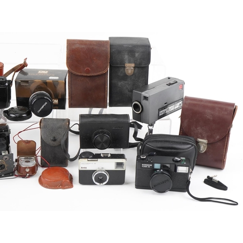 1485 - Vintage cameras including Kodak Instamatic M2, Kodak and Photax