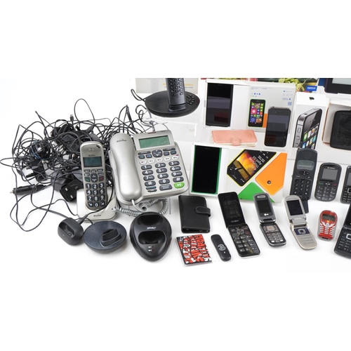 1190 - Vintage and later mobile phones and electricals including Nokia, Cellnet, iPhone 4S, Samsung and a p... 