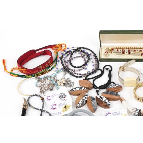 3377 - Small collection of mixed costume jewellery including earrings, bracelets and necklaces