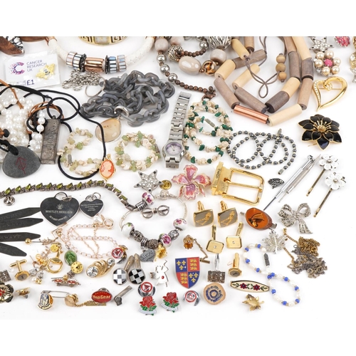 3377 - Small collection of mixed costume jewellery including earrings, bracelets and necklaces