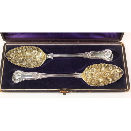 1231 - Pair of Victorian silver plated berry spoons housed in a velvet and silk lined box, each 22cm in len... 