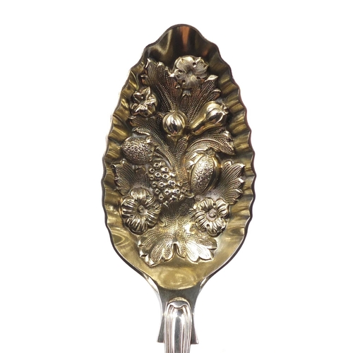 1231 - Pair of Victorian silver plated berry spoons housed in a velvet and silk lined box, each 22cm in len... 