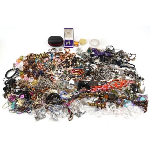 3392 - Large collection of vintage and later costume jewellery, predominantly necklaces and bracelets