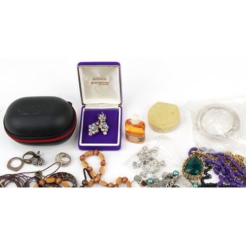 3392 - Large collection of vintage and later costume jewellery, predominantly necklaces and bracelets