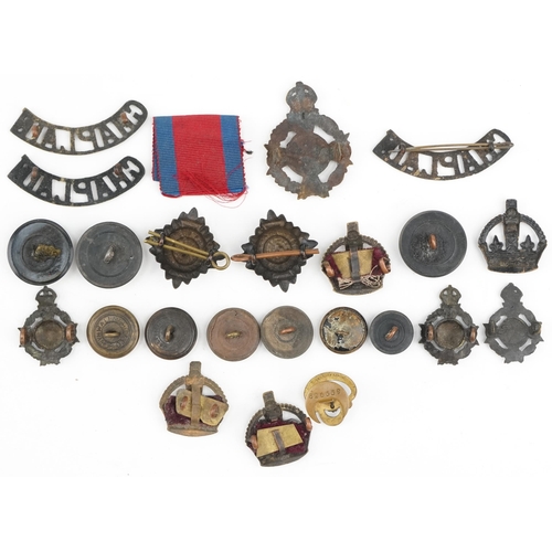 2558 - Small collection of military buttons and badges