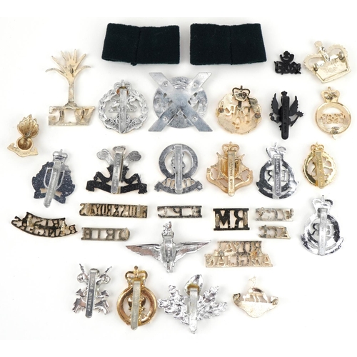 2549 - Collection of military interest cap badges including Irish Rangers, Royal Anglian and The Royal Huss... 