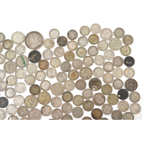 2096 - 19th century and later silver coinage including Victorian half crown, sixpences and threepence piece... 