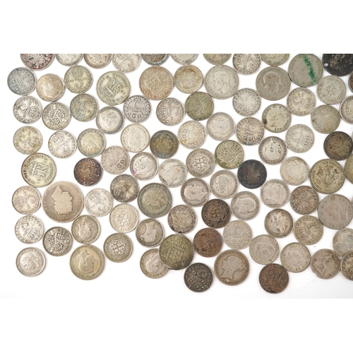 2096 - 19th century and later silver coinage including Victorian half crown, sixpences and threepence piece... 