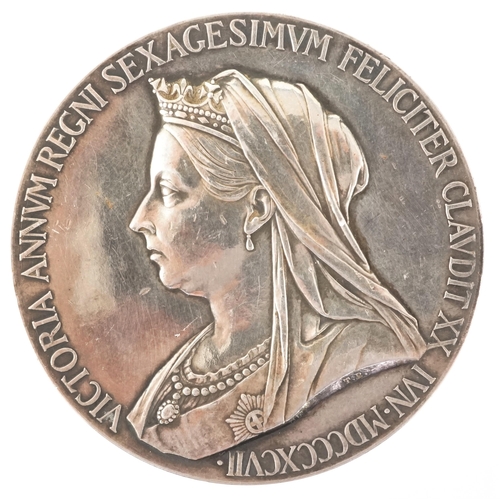 2127 - Large silver Queen Victoria commemorative medallion, 55mm in diameter, weight 84.2g