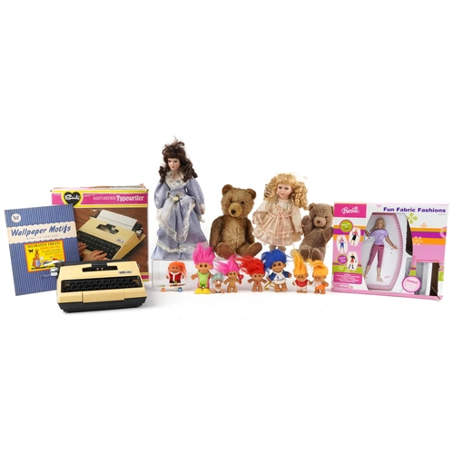 2052 - Vintage and later toys including a golden jointed teddy bear with bell, Cindy typewriter and trolls