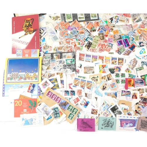 2283 - British and world stamps, mostly loose