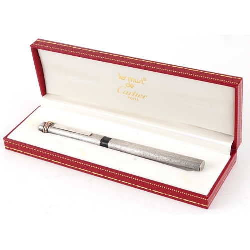 174 - Les Must de Cartier, silver bark design fountain pen with a Cartier box and certificate numbered 916... 