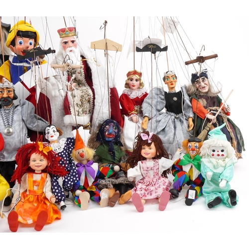 2043 - Collection of 20th century carved wood puppets, all with painted decoration, the largest 40cm high