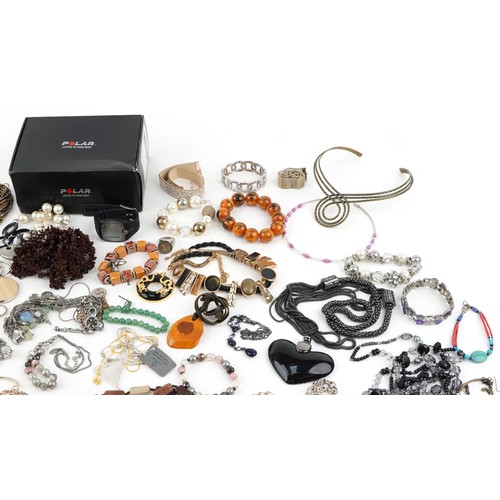 3396 - Mixed group of costume jewellery including bracelets and necklaces