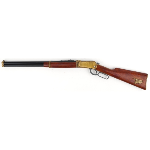 2744 - Decorative Winchester rifle, 97cm in length