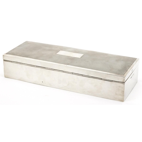 400 - Silver cigarette box with engine turned decoration, Birmingham 1969, Harman Brothers, 5cm H x 25cm W... 